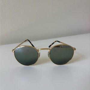Ray-Ban Classic Gold Frame Sunglasses with Green Lenses